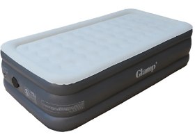 מזרן מתנפח ליחיד כולל משאבה צבע אפור Glamp GTSAB46 – מזרן מתנפח אפור-לבן במבט צד על המשטח והחיבור