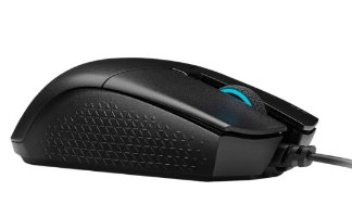 עכבר גיימינג חוטי Corsair Katar Pro – מבט צד על עכבר שחור עם גלגלת מוארת תכלת וטקסטורת אחיזה.