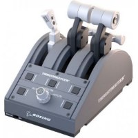 ג'וסטיק ומצערת טיסה Thrustmaster TCA Yoke Boeing Edition – מצערת טיסה אפורה בעלת ידיות וכפתורים נראית על רקע לבן