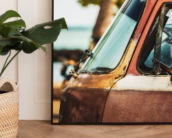 תמונת קנבס לאורך של רכב פולסוואגן רטרו כתום וגלשנים | תמונת קנבס בודדת או לשילוב בקיר גלריה