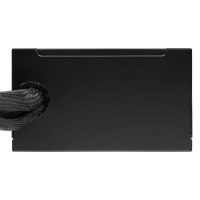 ספק כוח Corsair CX550 80 Plus Bronze 550W – יחידת ספק הכוח השחורה נראית מלמעלה עם כבל קלוע יוצא מצד שמאל