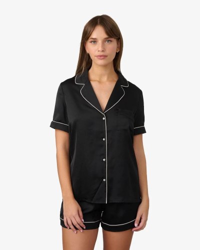 סט פיג'מה סאטן מכנסון וחולצה מכופתרת צבע BLACK
