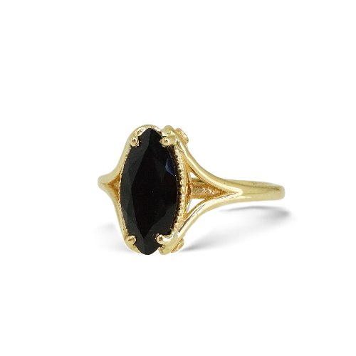 טבעת זהב עם אבן אוניקס בחיתוך מרקיזה דגם אנה