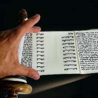 מגילת אסתר זעירה