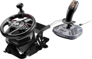 בקר טיסה Thrustmaster SimTask Farmstick PC – הגה שחור עם ג ויסטיק אפור מחוברים על רקע לבן