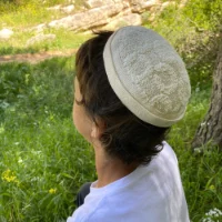 כיפה כפרית קרם על קרם רך