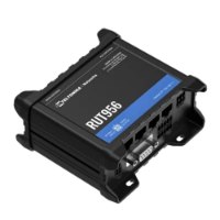 נתב סלולרי תעשייתי Teltonika RUT956 4G – פריט בודד של נתב שחור המראה את חלקו העליון והצדדי עם חיבורים אלחוטית