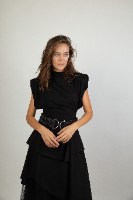 חצאית סאטן מוזהבת