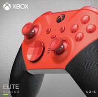 בקר משחק אלחוטי Microsoft Xbox Elite Series 2 Core – בקר אדום עם ג'ויסטיקים, כפתורים וידיות שחורות.