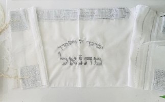 טלית קטן אקרילן 105X30 פסים לבן כסף