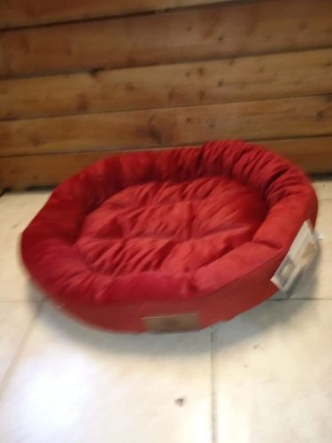 מיטה עגולה אדומה פרווה 48 ס"מ