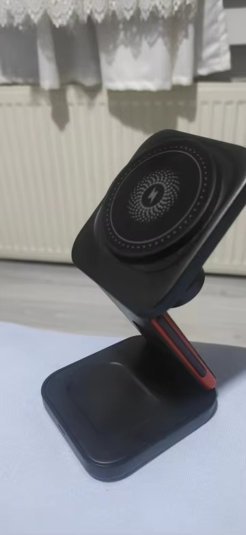 חוות דעת - מטען אלחוטי מגנטי 3 ב1 iPhone