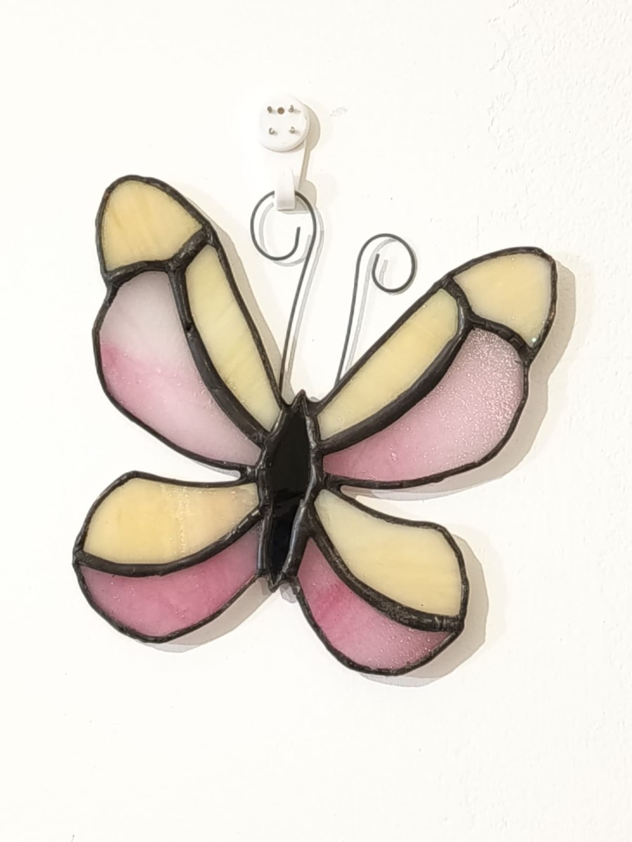 פרפר זכוכית לתלייה 🦋