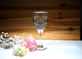 כוס יין לחופה | כוסות יין מעוצבות לחתונה | עיטורי עלים עם תאריך עברי ולועזי