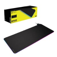 משטח מואר לעכבר Corsair MM700 RGB Extended – פד שחור מואר בקצוות עם כבל לצד קופסת המוצר אלחוטי