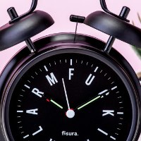 שעון מעורר גדול עם מנגנון שקט Fucking Alarm - מארז לא מושלם