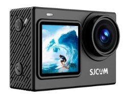 מצלמת אקשן SJCAM SJ6 Ultra – שחורה עם מסך המציג גולש על גל על רקע לבן עמידה למים