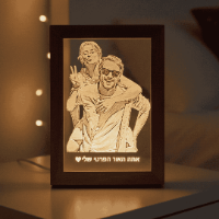 מנורה עם תמונה חרוטה