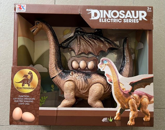 דינוזאור גדול מטיל ביצים צליל אור