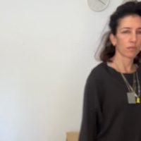 חולצה מדגם איה (שרוול 3/4) בצבע פחם - אחרונה במלאי במידה 18