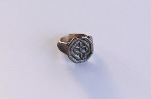 טבעת חותם מהתקופה הרומית ביזנטית. כסף וכסף מושחר.   R-105