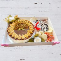 מארז יום הולדת בשילוב עוגה קוטר 20" וקינוחים