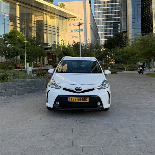 Toyota prius plus 2021