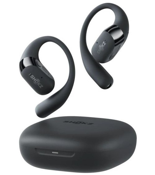 אוזניות ספורט אוזן-פתוחה אלחוטיות Shokz OPENFIT 2 – שתי אוזניות וקייס טעינה בצבע כהה על רקע לבן טעינה מהירה