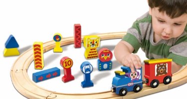 רכבת העץ הראשונה שלי מבית Little Tikes