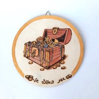 ציור בצריבה על עץ- תיבת אוצר עם הקדשה אישית