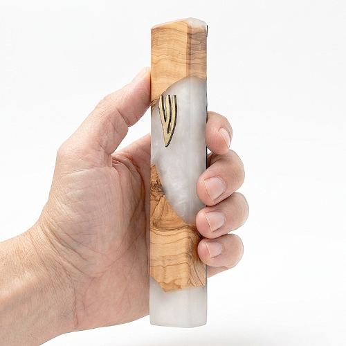 Mezuzá Ancha y Grande 20cm: Olivo y Resina Premium