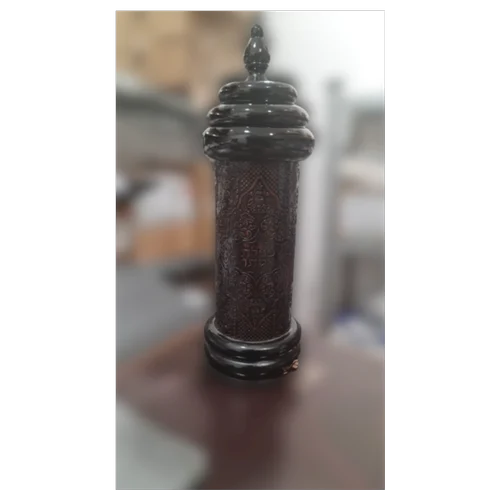 בית מגילה עץ חיפוי עור תבליט מעוטר