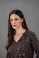 חולצת וי חום