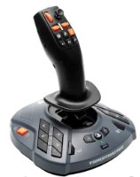 בקר טיסה Thrustmaster SimTask Farmstick PC/PS5 – פריט בודד בצבע אפור-שחור עם כפתורים כתומים מונח על רקע לבן