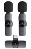 מיקרופון דש אלחוטי כפול Miracase MWML550 – שני מיקרופונים אפורים עם נוריות ירוקות ומקלט Type-C מוצגים