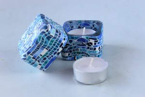 זוג פמוטים מרובעים בגווני כחול ולבן