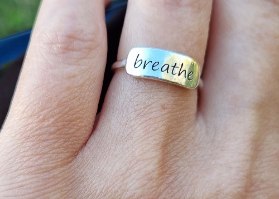 טבעת כיתוב אובלית עדינה עד 7 תווים מכסף 925 breathe