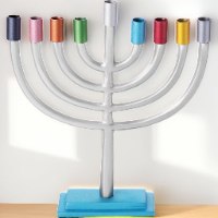 חנוכייה לנרות אלומיניום מהודרת עם קנים כסף נצנץ