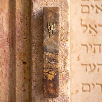 בית מזוזה עמיד ואיכותי מעץ זית ואפוקסי מעוצב