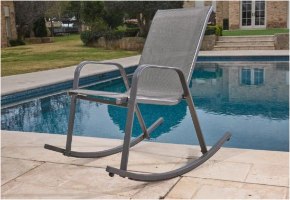 זוג כסאות נדנדה לגינה כולל שולחן קפה קומפקטי דגם נדב