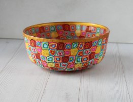 קערת סלט בדוגמת עיגולים צבעוניים