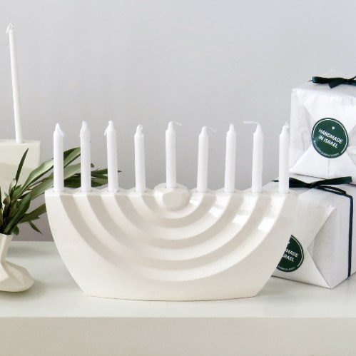חנוכיית קשתות - ממדף העודפים- חנוכיה מעוצבת בהנחה