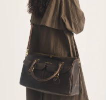 DR MARTENS דגם : DAYTRIPPER BAG צבע : DARK BROWN