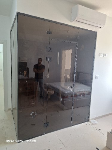 מחיצת זכוכית למקלחת