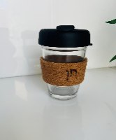 ספל זכוכית בעיצוב אורבני- כולל חבק שעם עם חריטת שם