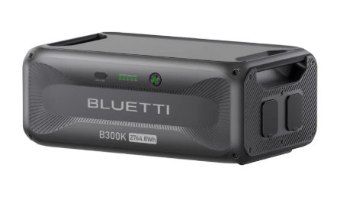 סוללת הרחבה Bluetti B300K 2,764.8Wh – יחידת סוללה אחת בצבע אפור כהה עם לוגו ונתוני קיבולת על גביה טעינה מהירה