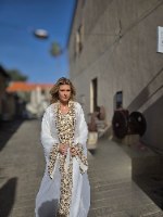 גלבייה לבנה מוזהבת