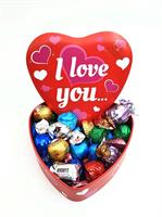 לב עם שוקולדים I Love You