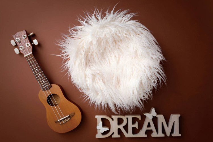 רקע בד פוליאסטר - גיטרה חום עץ חלום - 150x100 ס"מ