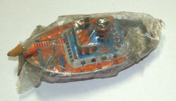 צעצועי פח שנות ה- 60- סירה מפח עם נר ואביזרים, יפן שנות השישים, צעצוע אספנות